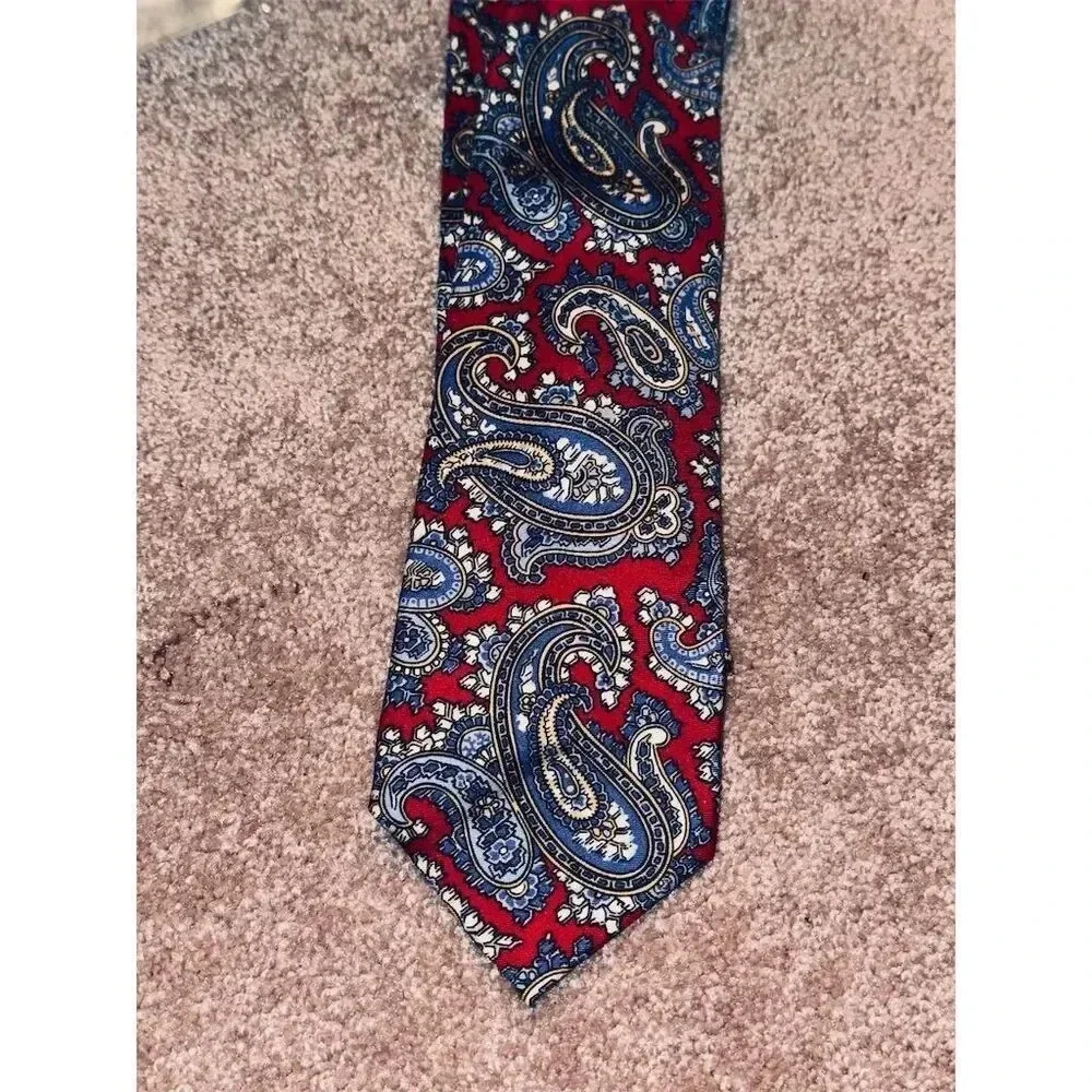 Daniel Cremieux Men's Silk Tie Red multi Paisley Classic Length limited edition